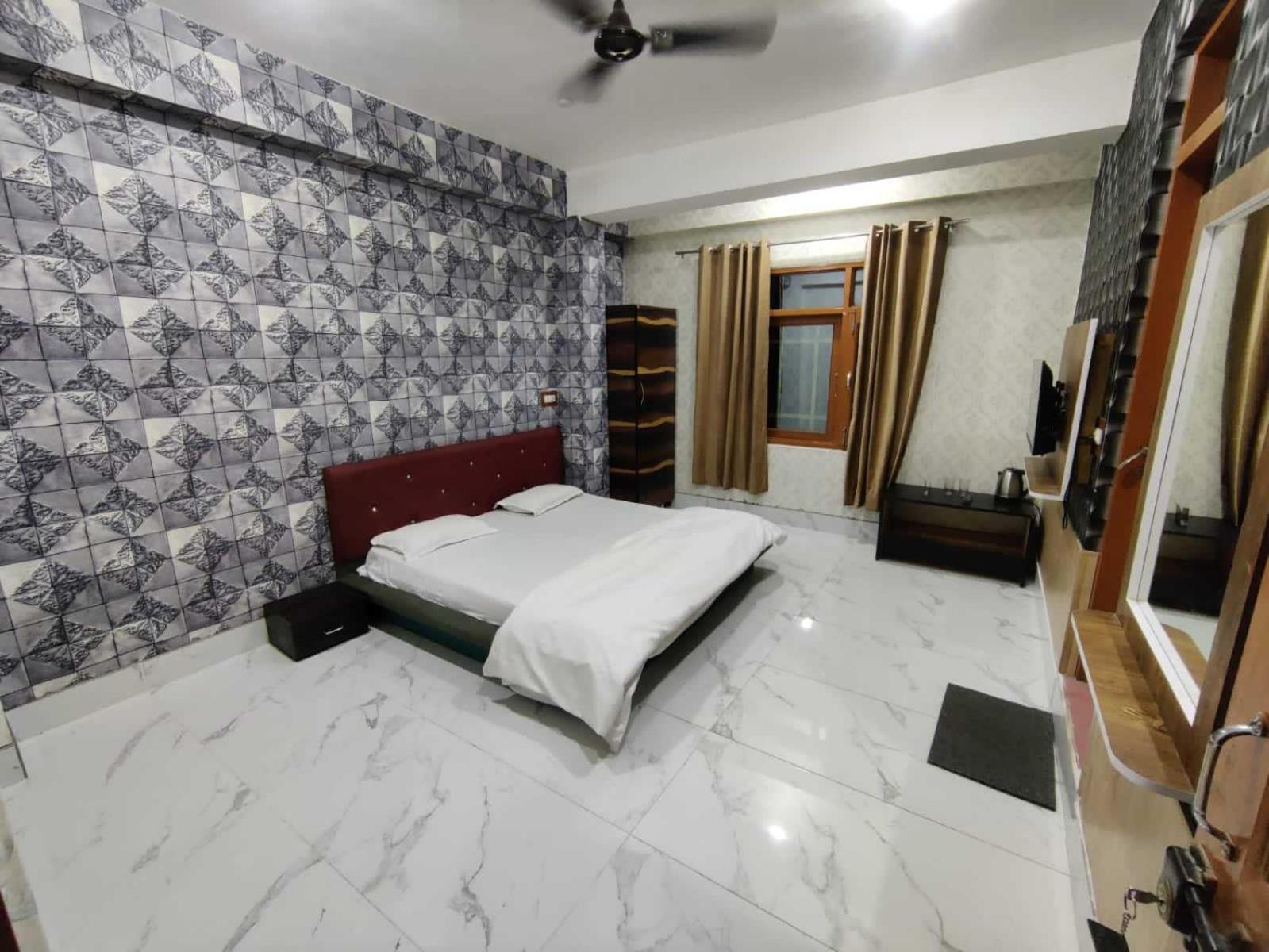 Hotel O Graceland Srīnagar Esterno foto