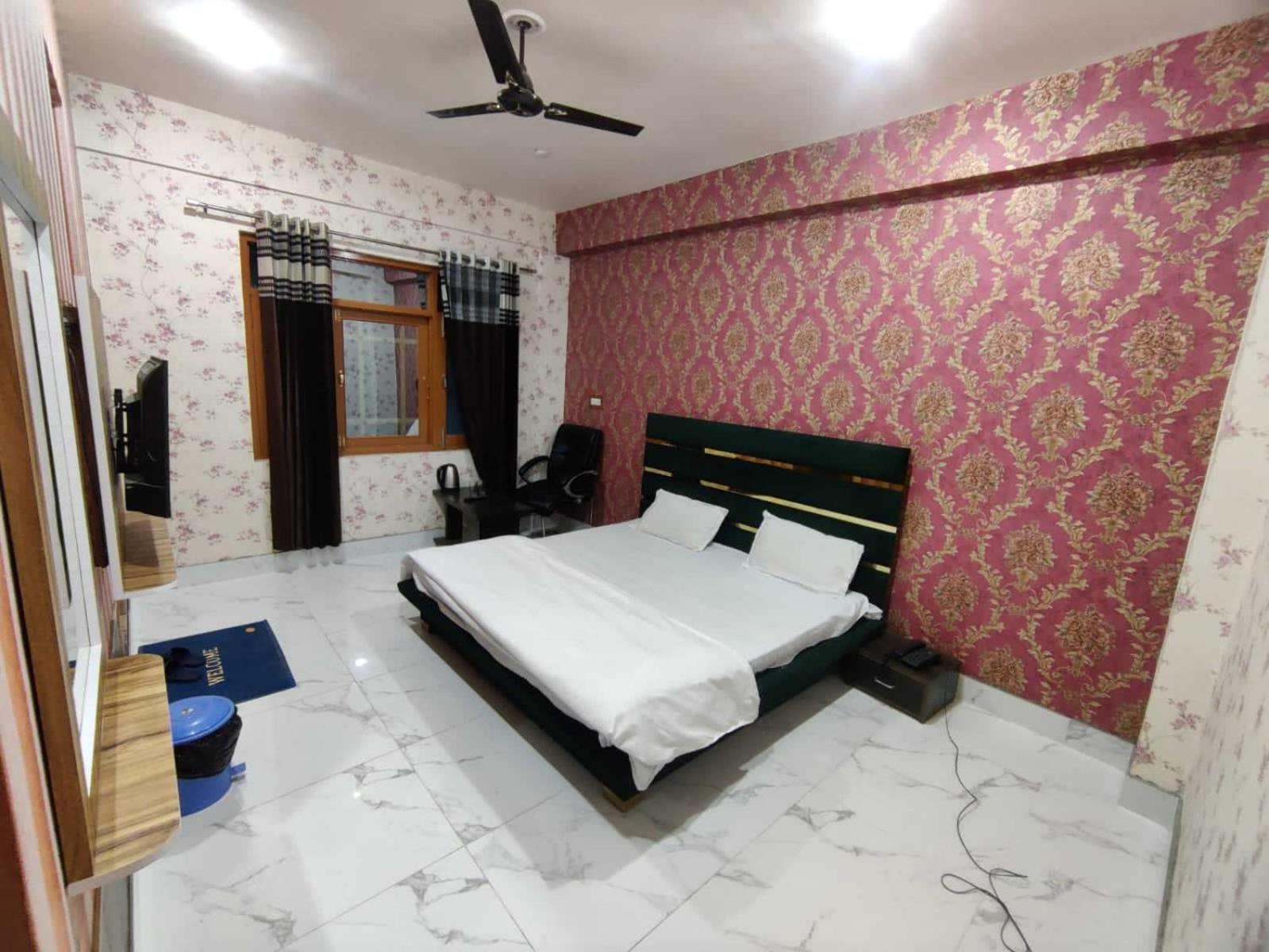 Hotel O Graceland Srīnagar Esterno foto