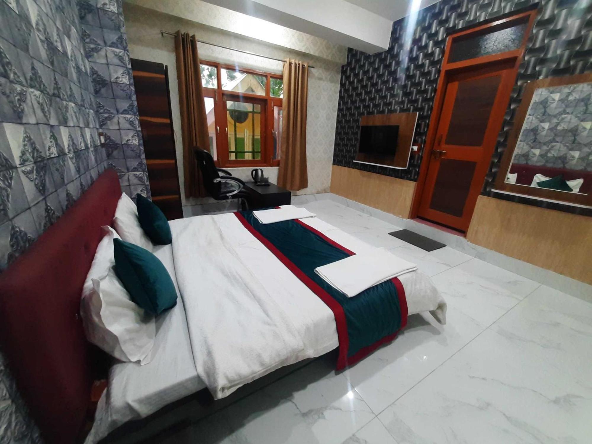 Hotel O Graceland Srīnagar Esterno foto