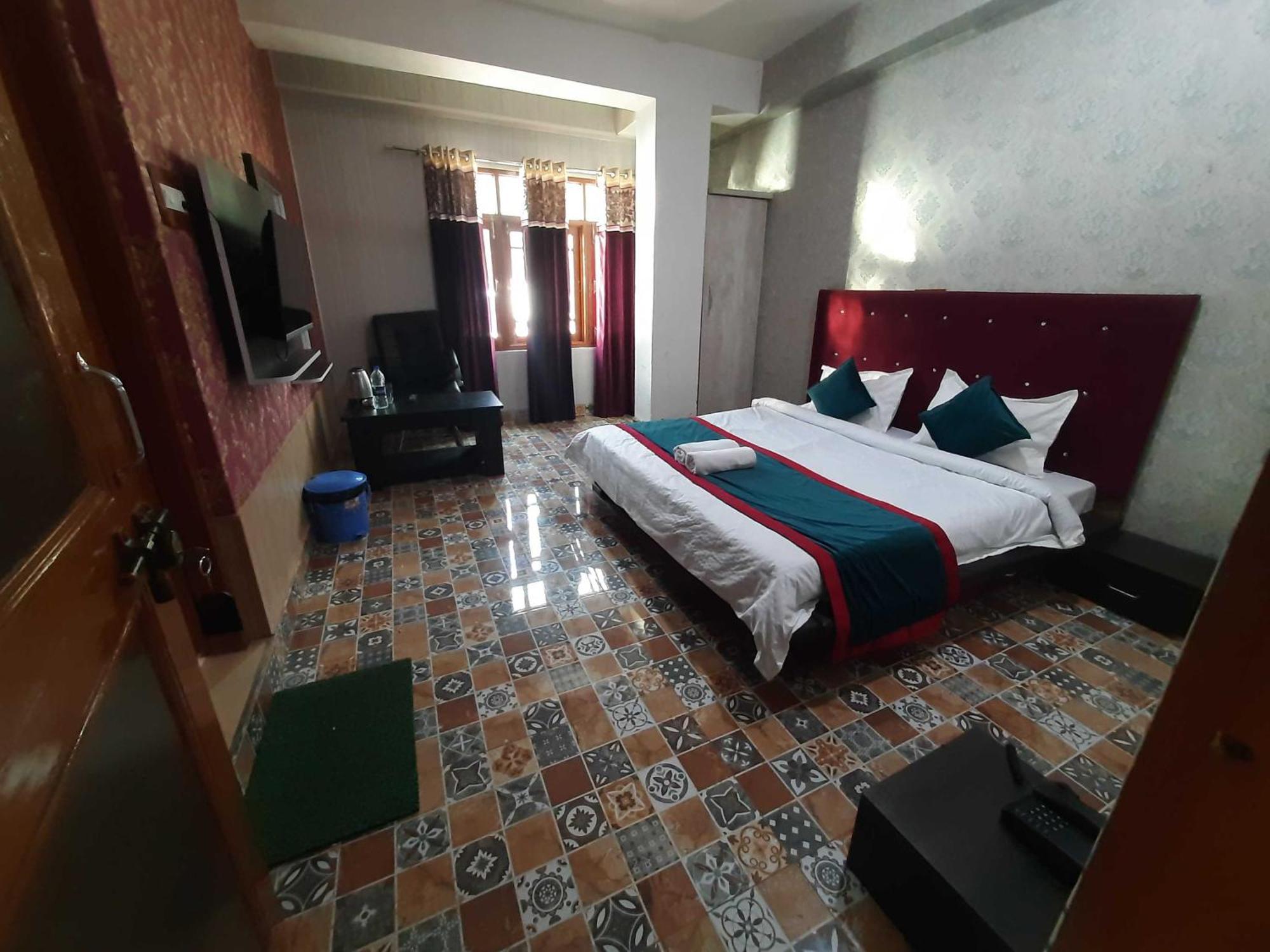 Hotel O Graceland Srīnagar Esterno foto